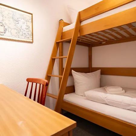 Zinnie Apartment